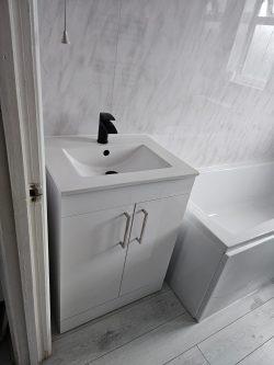 toilet bath bathroom installed by Northern Plumbing & Heating in Hull